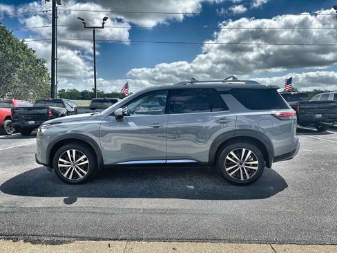 Used 2024 Nissan Pathfinder Platinum w/ Cargo Package FWD image 12