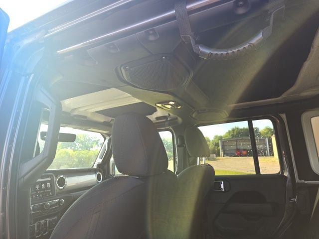 Used 2021 Jeep Wrangler Unlimited Sahara AWD/4WD image 11
