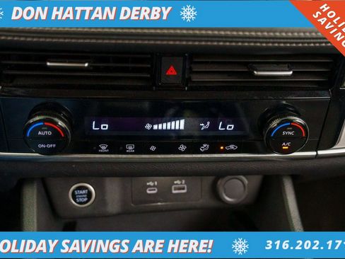 Used 2022 Nissan Rogue SV image 12