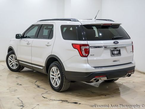 Used 2018 Ford Explorer XLT w/ Equipment Group 202A image 10