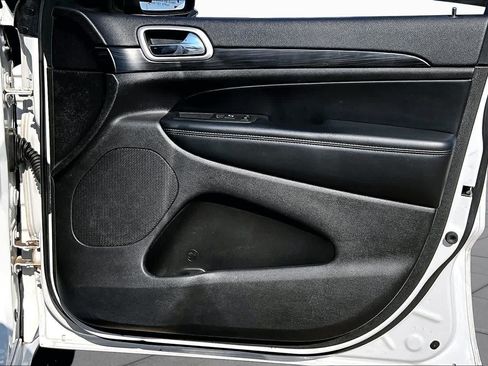 Used 2019 Jeep Grand Cherokee Altitude RWD image 16