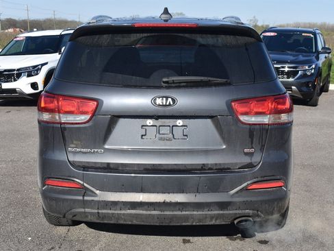 Used 2018 Kia Sorento LX image 4