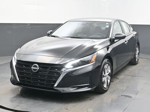 Certified 2025 Nissan Altima 2.5 S image 3