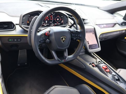 Used 2025 Lamborghini Revuelto AWD/4WD image 13