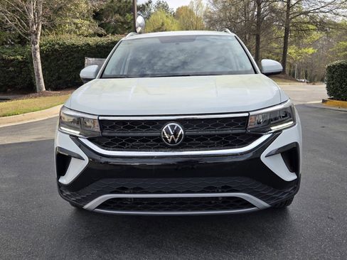 Used 2022 Volkswagen Taos SE image 2