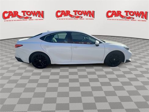 Used 2025 Toyota Camry Hybrid image 9