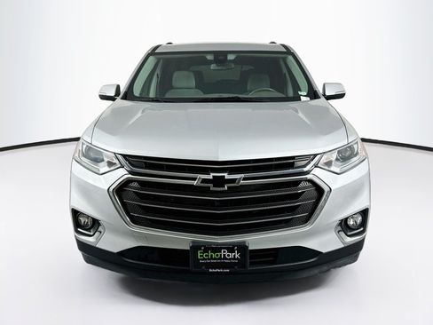Used 2020 Chevrolet Traverse LT FWD image 2