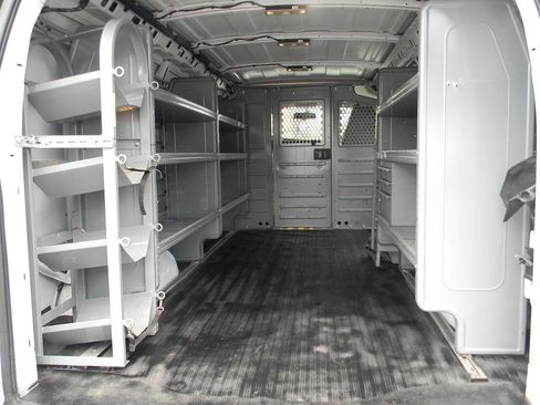 Used 2018 Chevrolet Express 2500 w/ Driver Convenience Package RWD image 11