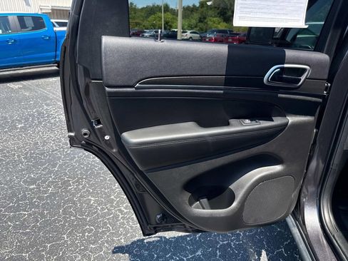 Used 2018 Jeep Grand Cherokee Limited image 12