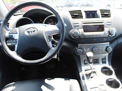 Used 2012 Toyota Highlander SE w/ Tow Pkg AWD/4WD image 11