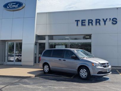 Used 2019 Dodge Grand Caravan SE w/ UConnect Hands-Free Group