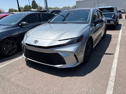 Used 2025 Toyota Camry LE AWD/4WD image 2