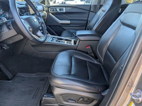 Used 2022 Ford Explorer XLT w/ Equipment Group 202A image 14