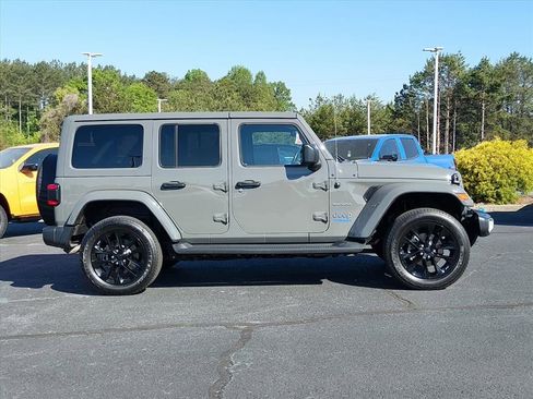 Used 2021 Jeep Wrangler Unlimited Sahara w/ Cold Weather Group AWD/4WD image 2