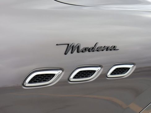 Used 2022 Maserati Levante Modena AWD/4WD image 9