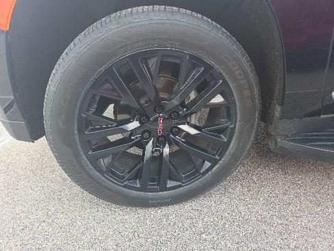 Used 2022 GMC Yukon SLT w/ SLT Luxury Package AWD/4WD image 4