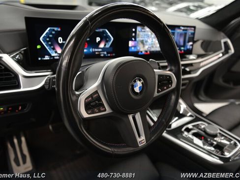 Used 2023 BMW X7 M60i w/ Climate Comfort Package image 32