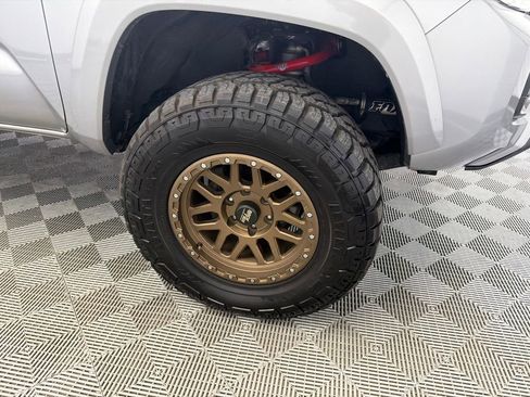 Used 2021 Toyota Tacoma SR5 RWD image 13