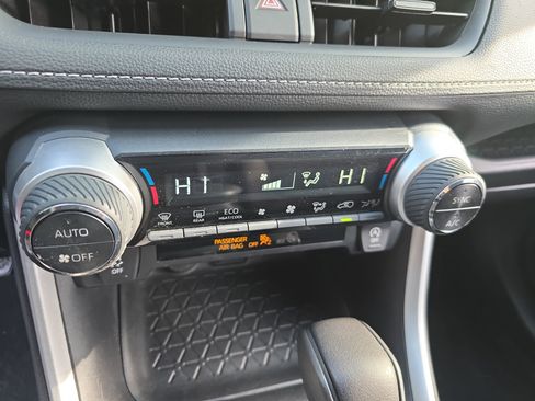 Used 2021 Toyota RAV4 XLE image 21