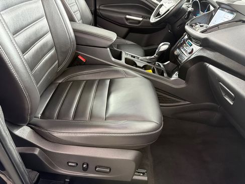 Used 2019 Ford Escape Titanium AWD/4WD image 23