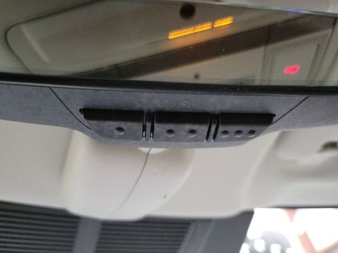 Used 2023 Land Rover Defender 110 SE image 33