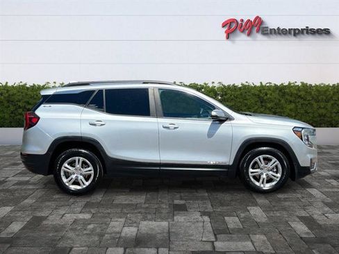 Used 2022 GMC Terrain SLE w/ Driver Convenience Package FWD image 7