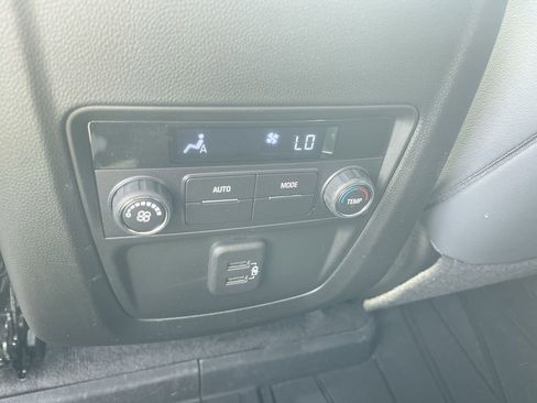 Used 2024 Buick Enclave Essence w/ Experience Buick Package FWD image 39