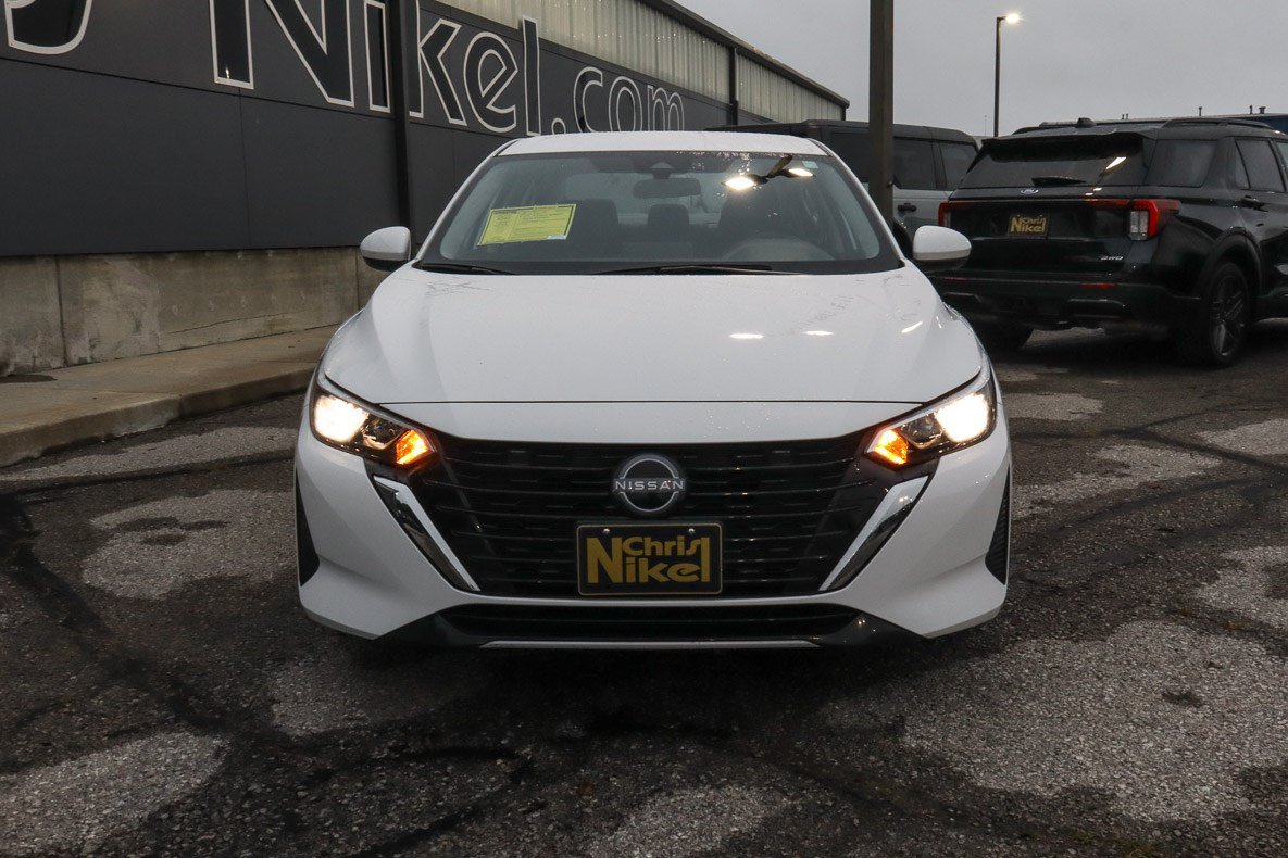 Used 2025 Nissan Sentra SV FWD image 2