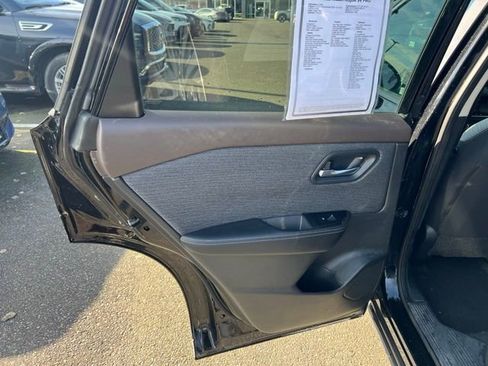 Used 2023 Nissan Rogue SV image 13