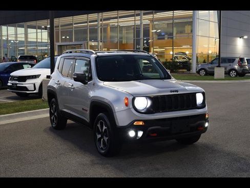 Used 2019 Jeep Renegade Trailhawk w/ Cold Weather Group II image 2