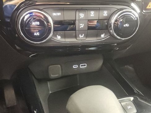 Used 2025 Chevrolet Trax ACTIV image 17