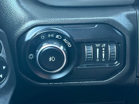 Used 2022 Jeep Wrangler Unlimited Sahara image 33