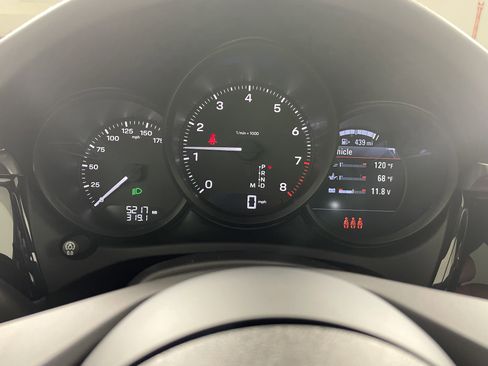 Used 2025 Porsche Macan image 18