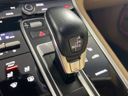 Used 2022 Porsche Panamera 4 image 22