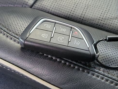 Used 2023 Cadillac Escalade Premium Luxury image 18