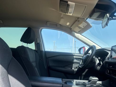 Certified 2025 Nissan Rogue SV FWD image 25