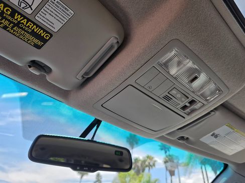 Used 2012 Toyota Highlander Limited w/ Tow Pkg FWD image 33