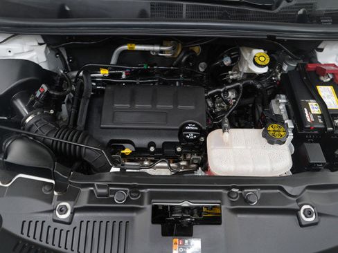 Used 2021 Buick Encore Preferred image 31