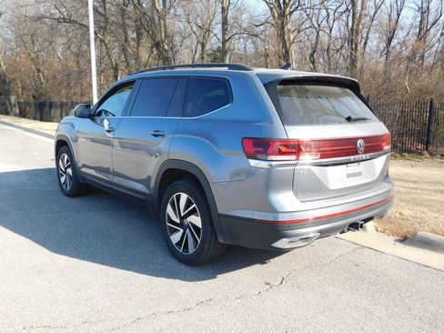 Used 2025 Volkswagen Atlas SE image 3