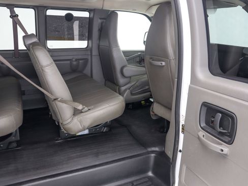 Used 2018 Chevrolet Express 2500 LS w/ Driver Convenience Package image 15