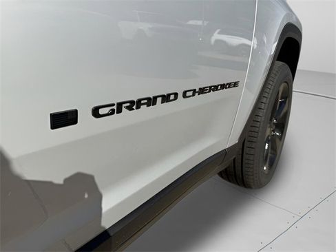 New 2025 Jeep Grand Cherokee L Limited image 29