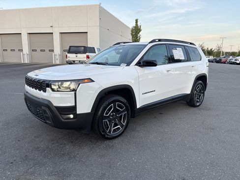 Used 2026 Jeep Cherokee Laredo AWD/4WD image 5