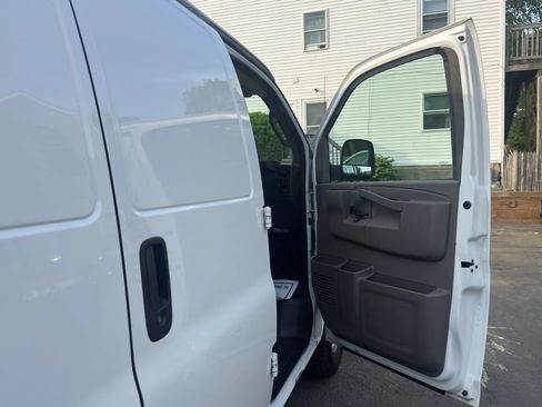 Used 2021 Chevrolet Express 2500 RWD image 19