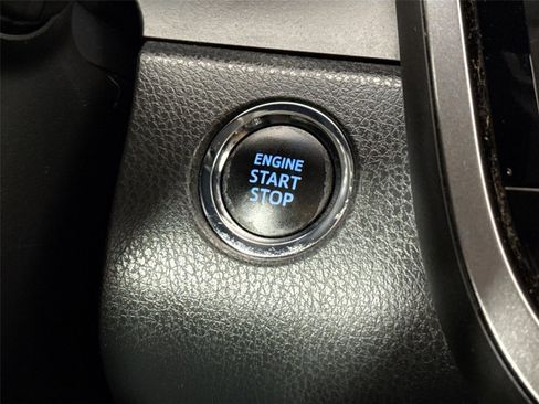 Used 2018 Toyota Camry SE w/ Convenience Package FWD image 20