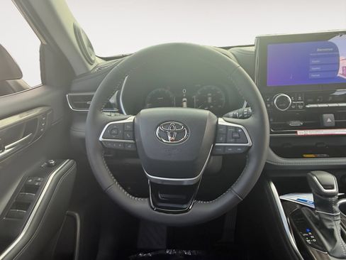 New 2026 Toyota Highlander Limited AWD/4WD image 12
