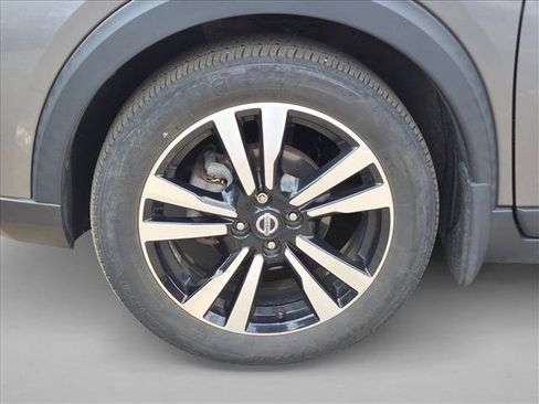 Used 2020 Nissan Kicks SV FWD image 14