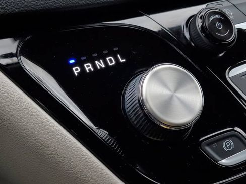 Used 2023 Chrysler Pacifica Touring-L FWD image 20