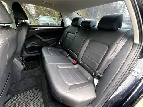 Used 2018 Volkswagen Passat 2.0T SE image 19