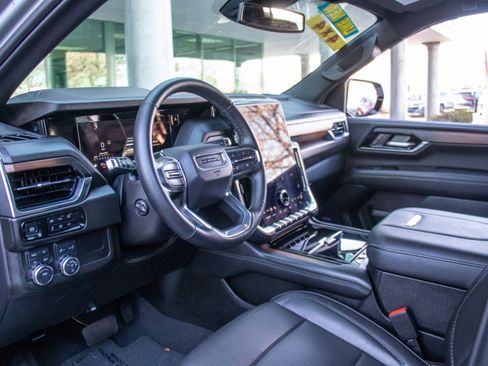 Used 2025 GMC Yukon XL Denali image 11