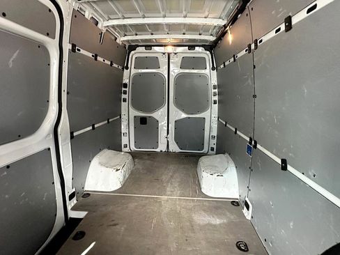 Used 2021 Mercedes-Benz Sprinter 3500 image 21